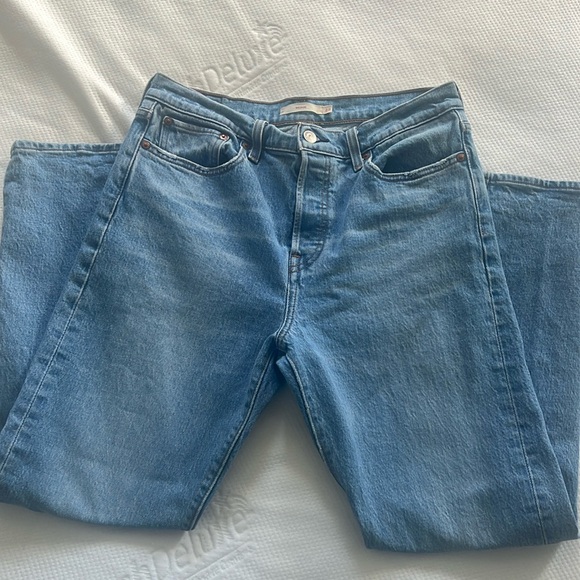 Levi's Denim - LIKE NEW LEVIS Wedgie Straight fit jeans